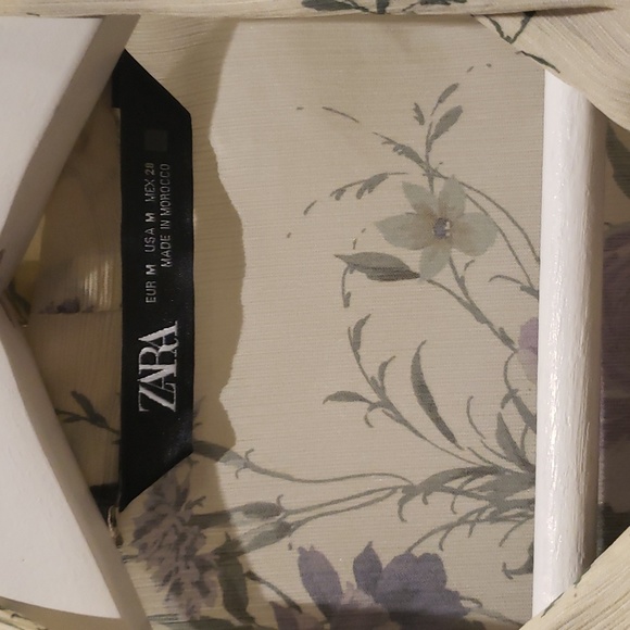 Ruffled Blouse - M - Picture 4 of 8